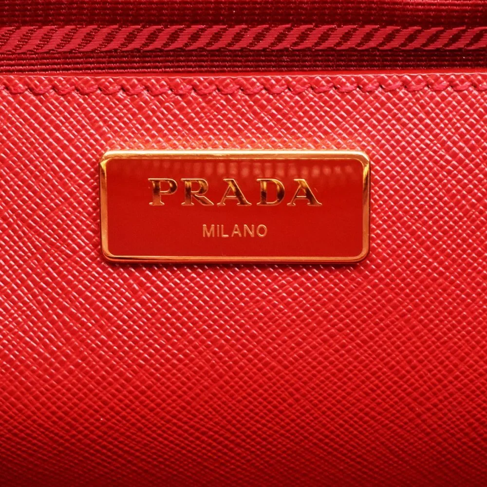 Large Saffiano Lux Promenade Tote Bag - Picture 10 of 11